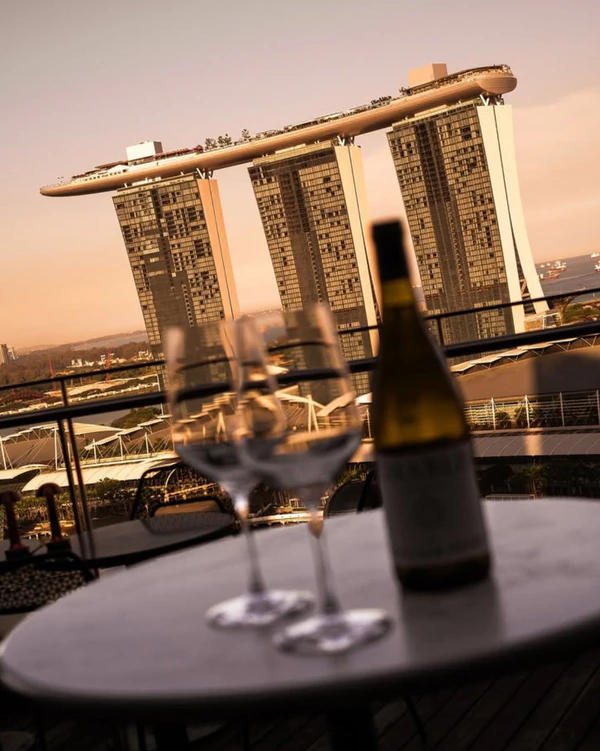 <a href="https://www.instagram.com/p/Dam7V_9jUDS/">Vue Singapore</a>