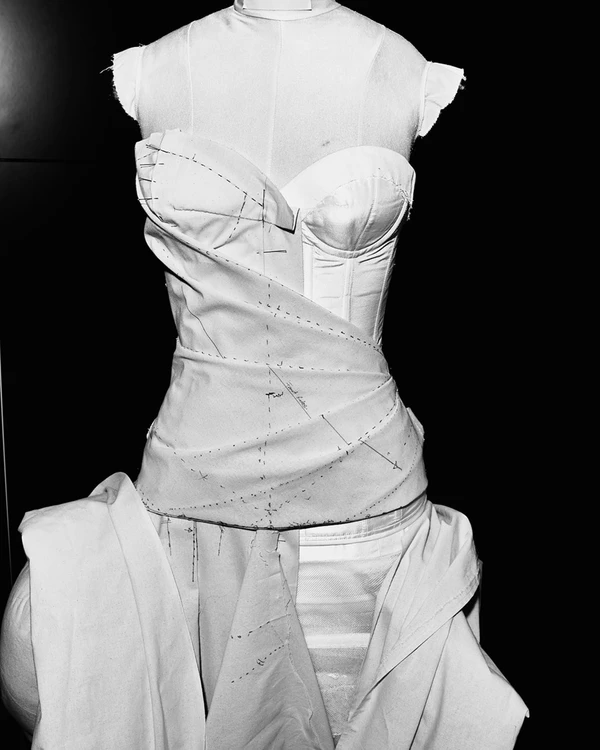 <a href="https://www.instagram.com/houseofgilles/">House of Gilles</a>, Photography: <a href="https://www.instagram.com/calenrose/">Calenrose</a>