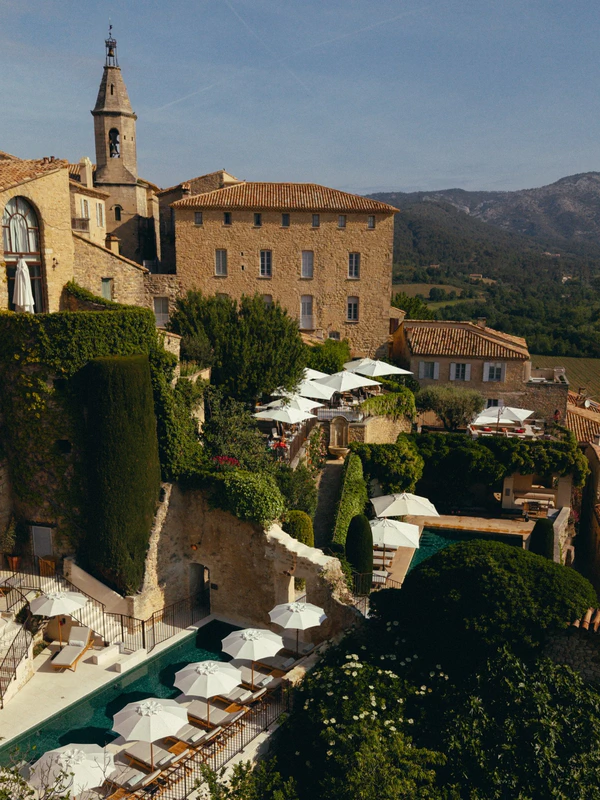 <a href="https://www.instagram.com/p/DaDl7GFApBZ/?img_index=1">Crillon Le Brave</a>, Photography: <a href="https://www.instagram.com/kate.dvne/">Kate Devine</a>