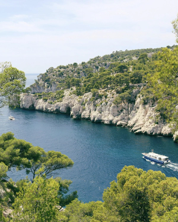 <a href="https://www.instagram.com/p/DOTl3aKiLZ1/">Les Roches Blanches</a>