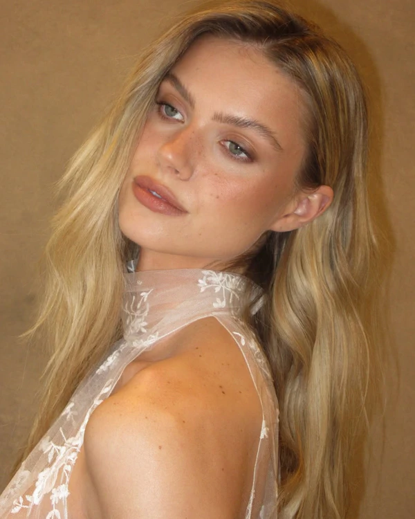 <a href="https://www.instagram.com/p/DTSydQ0jeQy/" target="_blank">Maria Shevchenko</a>