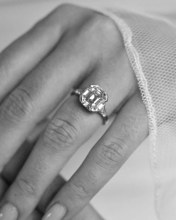 50 Iconic Vintage Engagement Ring Styles & Cuts