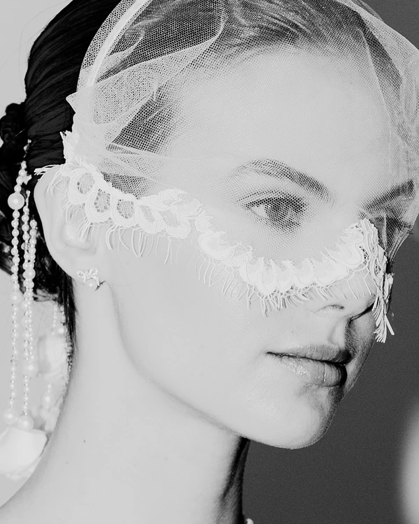 <a href="https://www.instagram.com/moniquelhuillierbride/">Monique Lhuillier</a>, Photography: <a href="https://www.instagram.com/alexmari_/">Alex Mari</a>