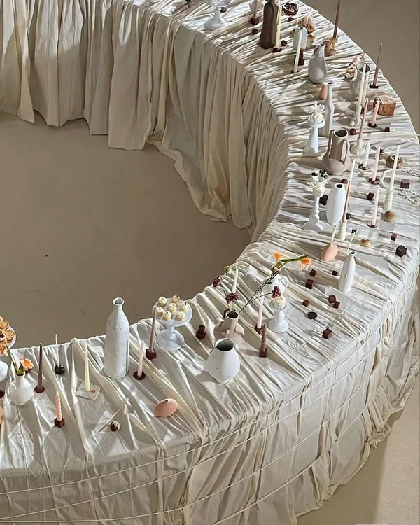 Trend: Curved Tablescapes — photo 1