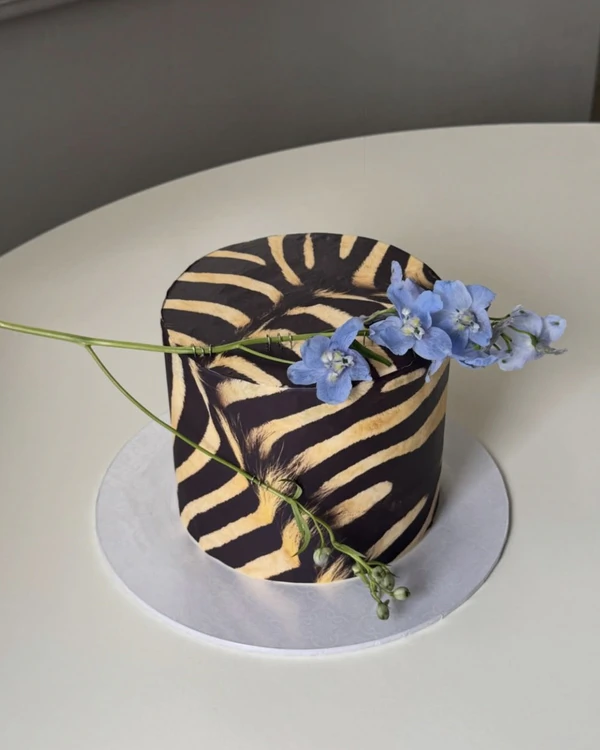 <a href="https://www.instagram.com/p/DUtU5FvDUvi/?img_index=1">The Heartbaker</a>