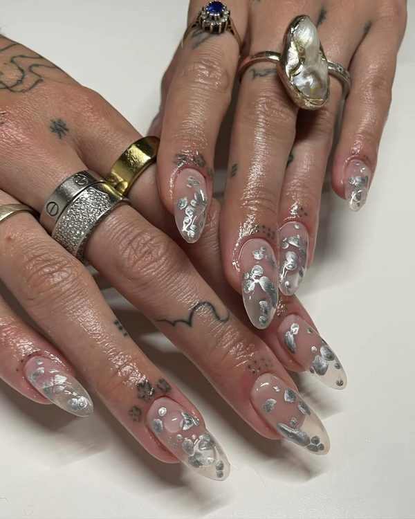 <a href="https://www.instagram.com/p/C87II-SiPPx/?img_index=2">Bibbi Nails</a>