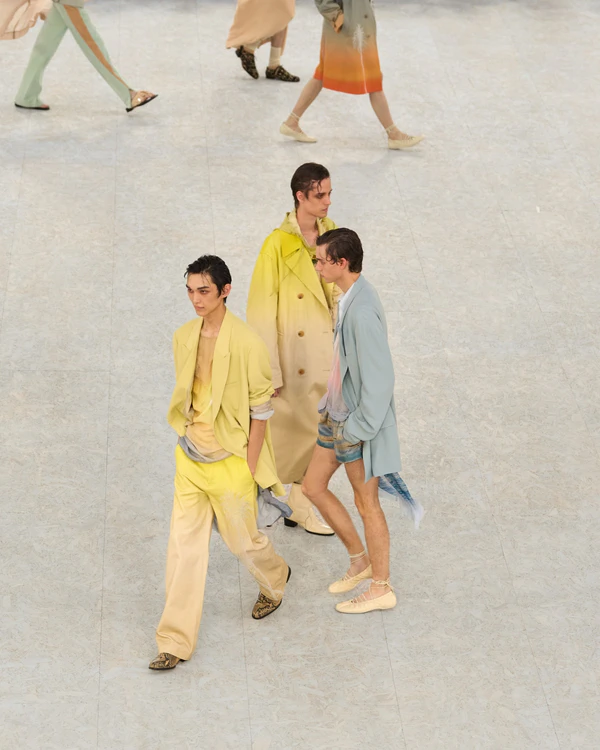 <a href="https://www.instagram.com/p/DaGFm8-jLix/?img_index=5">Dries Van Noten</a>
