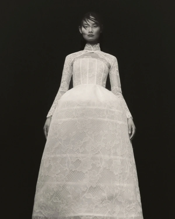 9 Chic Ways to Style Your Bridal Dress for a Winter Wedding