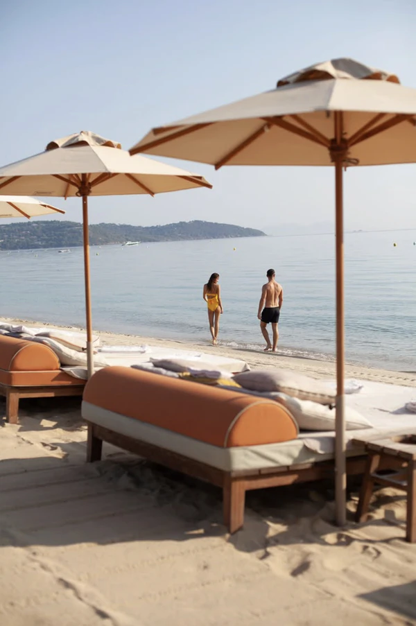 <a href="https://www.instagram.com/p/DJzQLNjBJQP/?hl=en">La Réserve à la Plage</a>