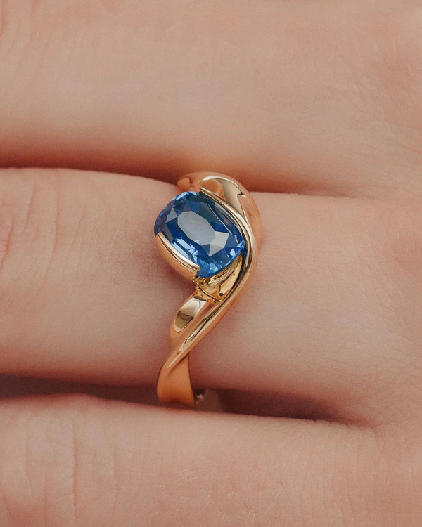 50 Iconic Vintage Engagement Ring Styles & Cuts