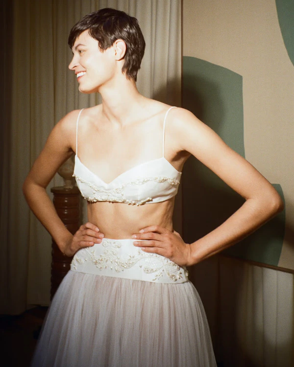 10 Ways to Style-Up Your Wedding Dress from Ceremony to Reception