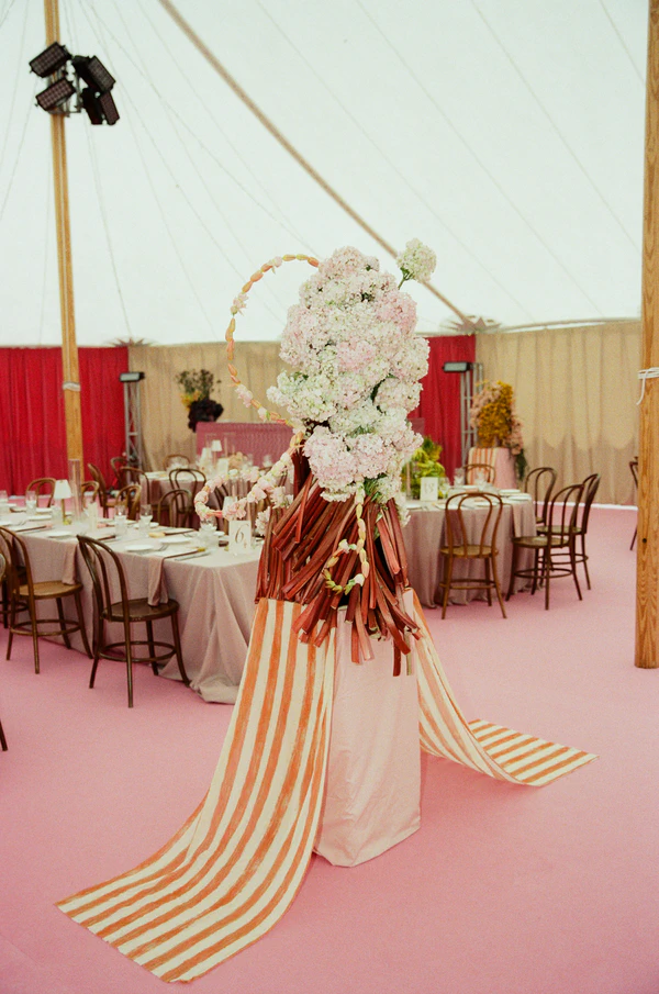 A Vibrant & Artistic Pink-Drenched Wedding in the Australian Countryside — photo 2