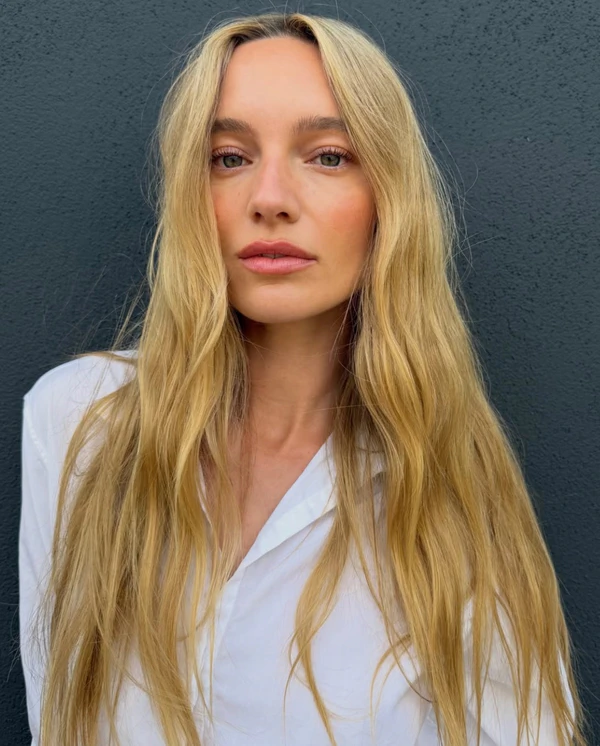 <a href="https://www.instagram.com/p/Da0mDyMs0gy/">Scarlett Burton</a>