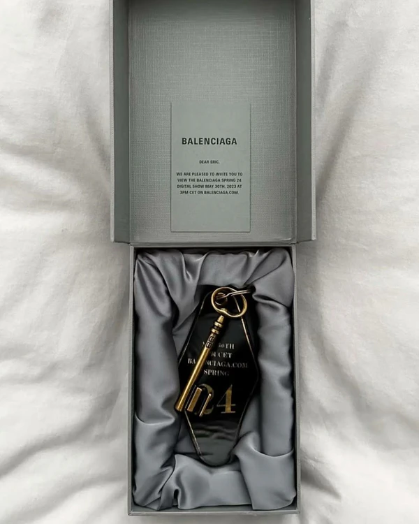 30 Creative Fashion Show Invitations to Inspire Your Wedding Stationery