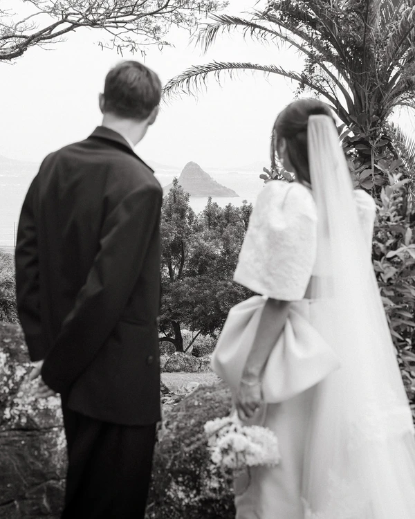 A Bold & Artfully Designed Wedding on the Lush Tropical Shores of Oahu, Hawaii