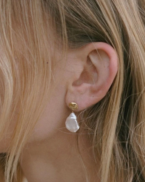 35 Ocean-Inspired Accessories to Complete Your Beach Bridal Look