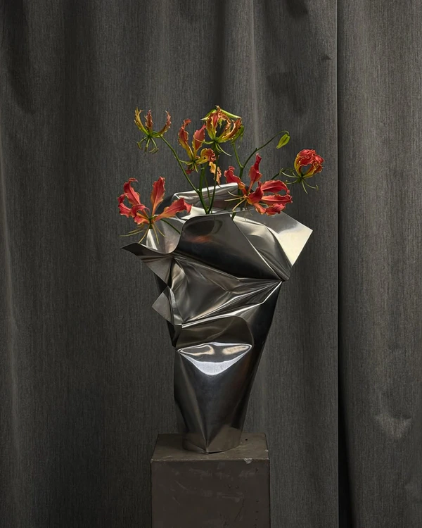 Trend: Chrome Blooms — photo 2