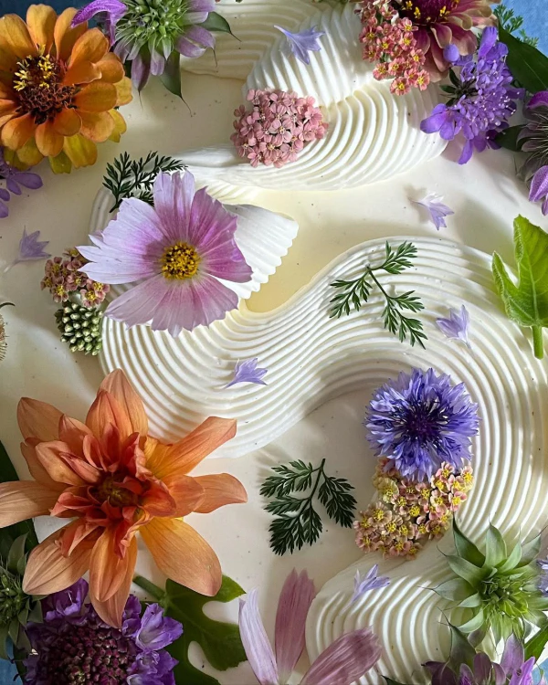 25 Spring-Inspired Wedding Cakes — photo 2