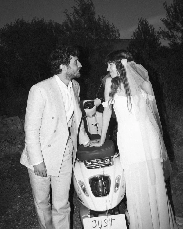 An Artistic Wedding Amongst a Breathtaking Quarry in Mallorca