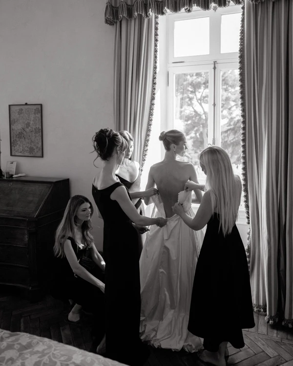 From Roman Garden Romance to a Red-Lit Nightclub at This Villa Aurelia Wedding