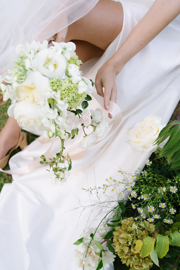 An Autumn Wedding Editorial: Reveling in Tranquility, Soft Light, and Stellar Dining