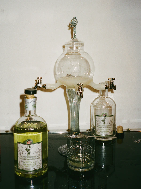 A Glamorous Art Deco Celebration Inspired by Vintage Travel at Gatsby Mansion