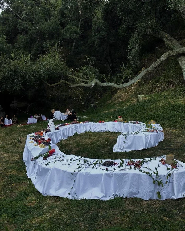 Trend: Curved Tablescapes