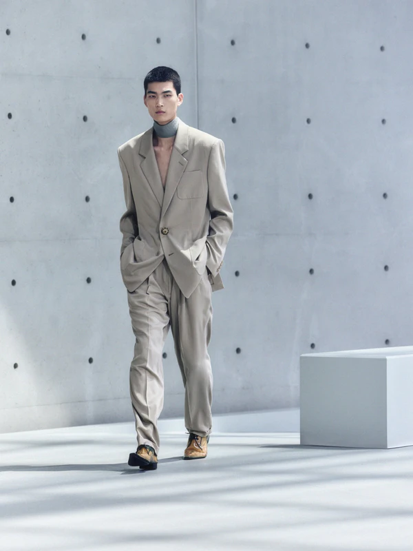 <a href="https://www.instagram.com/p/DaDwpyHjZTY/?hl=en&img_index=2">Saint Laurent</a>