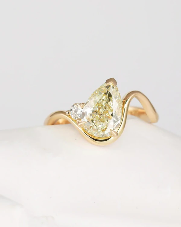 A Complete Guide to Yellow Diamond Engagement Rings