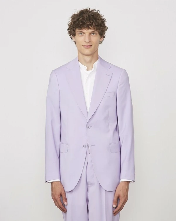 Colorful Suits for Grooms that are Perfect for Summer Wedding
