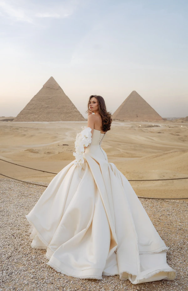 Desert Romance Meets Modern Minimalism at This Spectacular Pyramids of Giza Wedding