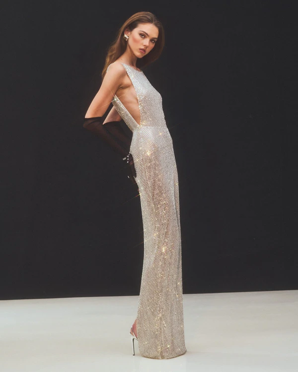 40 Stunning Christmas Party Outfits for 2024