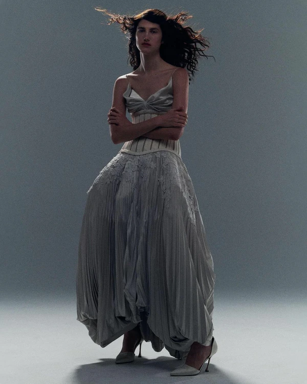 26 Modern Drop-Waist Bridal Dresses
