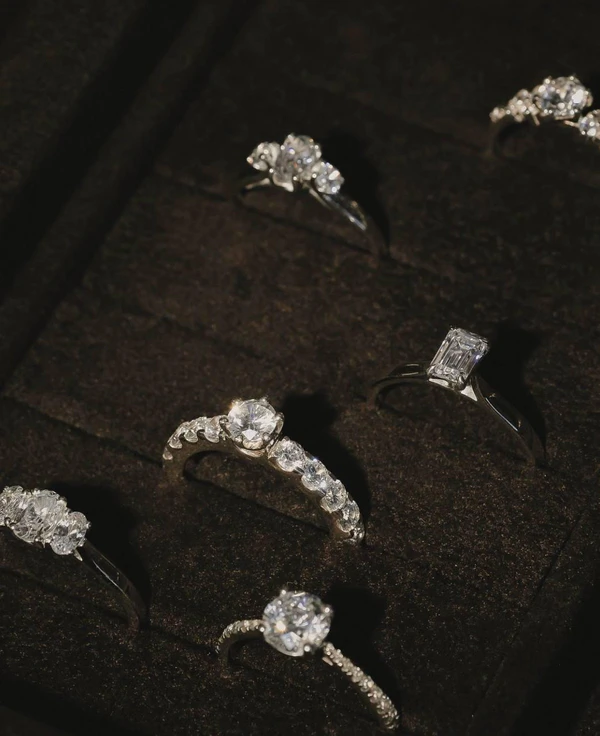Ultimate Guide: Pear-Shaped Engagement Rings