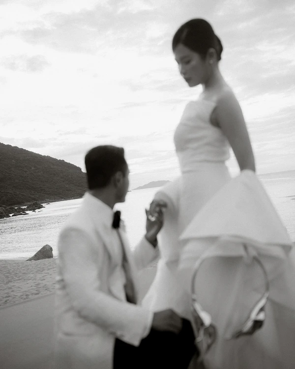 An Avant-Garde Vietnamese Beach Wedding Splashed in Cobalt Blue