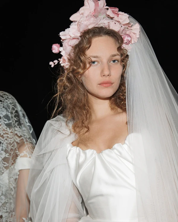 10 Ways to Style-Up Your Wedding Dress from Ceremony to Reception