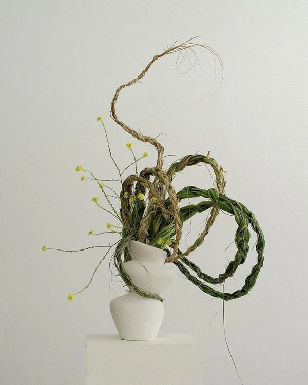 Trend: Twisted Floral Centerpieces