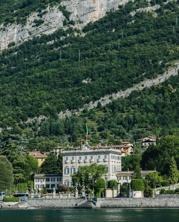 <a href="https://www.instagram.com/p/DB1hwTqPTNv/">Villa Sola Cabiati</a>