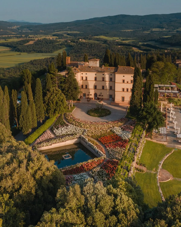 <a href="https://www.instagram.com/belmondcastellodicasole/p/DKuYE16IJ6O/?hl=en">Castello di Casole</a>