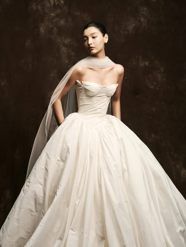 <a href="https://www.instagram.com/chou_bridal/p/DV8K5l9mV8g/">Chou Bridal</a>