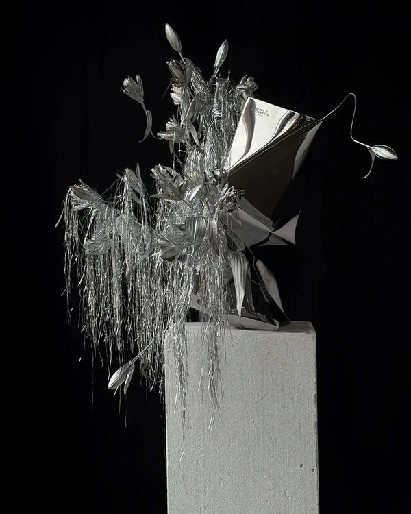 Trend: Chrome Blooms