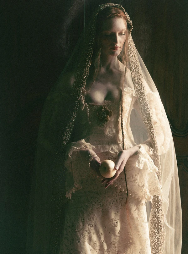 <a href="https://www.instagram.com/julita_ldn_bride">Julita</a>, Photography: <a href="https://www.instagram.com/p/DRhjHK5jNLN/?hl=en">Muse & Mirror</a>
