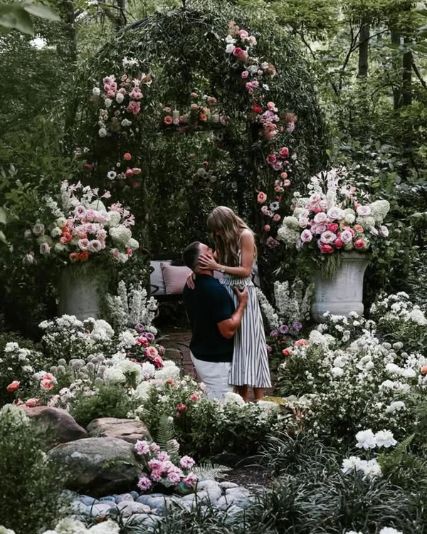 <a href="https://www.instagram.com/p/DN02niAXMM-/?hl=en&img_index=4">Taylor Swift</a> & <a href="https://www.instagram.com/p/DN02niAXMM-/?hl=en&img_index=4">Travis Kelce</a>