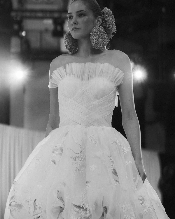 <a href="https://www.instagram.com/isabelsanchiscostura/">Isabel Sanchis</a>, Photography: <a href="https://www.instagram.com/tiposnet/">Tipos</a>