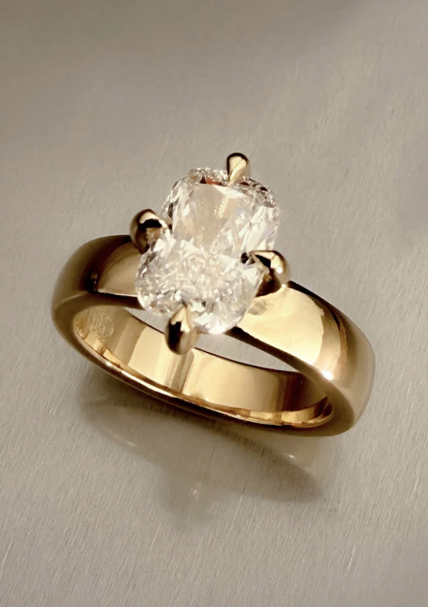 <a href="https://www.instagram.com/p/DaAIZUrlCOZ/?img_index=1">Guys Gold</a>