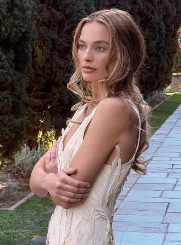<a href="https://www.instagram.com/p/DUCPqY8Afow/?img_index=1">Bryce Scarlett</a>