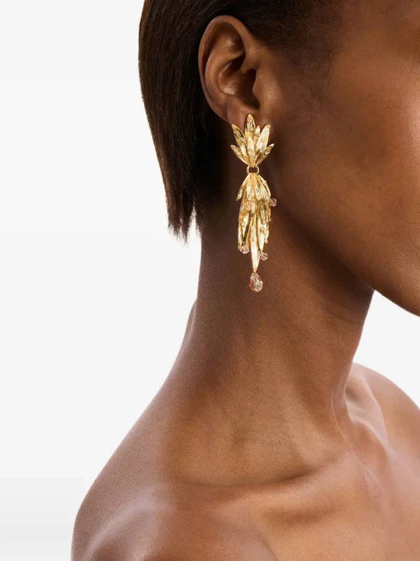 <a href="https://www.farfetch.com/shopping/women/oscar-de-la-renta-palm-leaf-clip-on-earrings-item-35674291.aspx">OSCAR DE LA RENTA Earrings</a> from Farfetch, $790