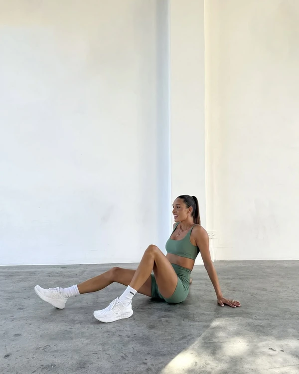 10 Fitness Influencers to Follow for Pre-Wedding At-Home Workouts
