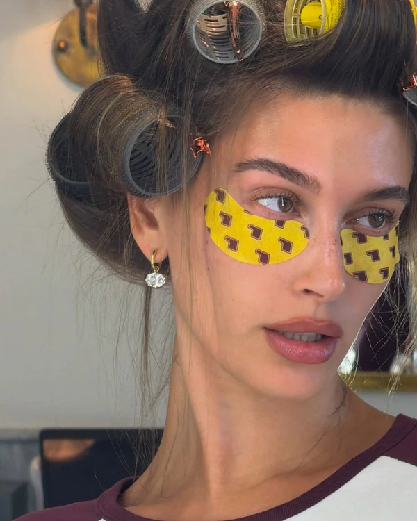 Content: <a href="https://www.instagram.com/p/Dbyzu6dEoxR/?img_index=1">Hailey Bieber</a>