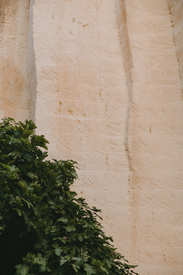 Pastel Florals, Golden Arches & a Dance-Filled Night at This Menorca Quarry Wedding
